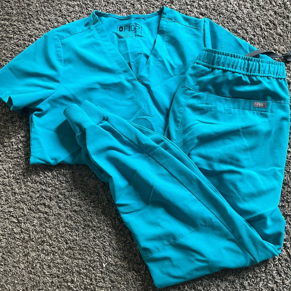 Figs Vibrant Blue Scrub Ensemble